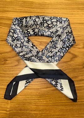 Γυναικεία μαντήλι με γεωμετρικό τύπωμα