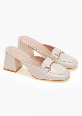Mules loafers με χοντρό τακούνι και μεταλλική λεπτομέρεια - Μπεζ