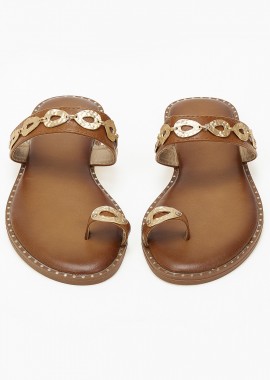 Φλατ σανδάλια με toe ring και μεταλλικές λεπτομέρειες - Κάμελ