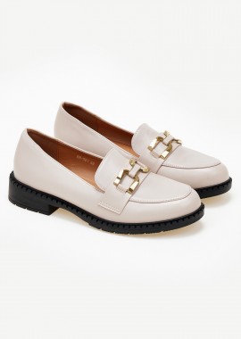 Χαμηλά loafers με μεταλλική λεπτομέρεια - Μπεζ