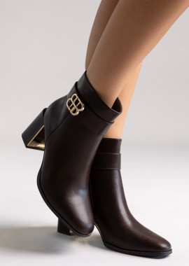 Ideal shoes - Ideal shoes Μποτάκια με ψηλό τετράγωνο τακούνι - 6381A - Σκούρο Καφέ Ματ